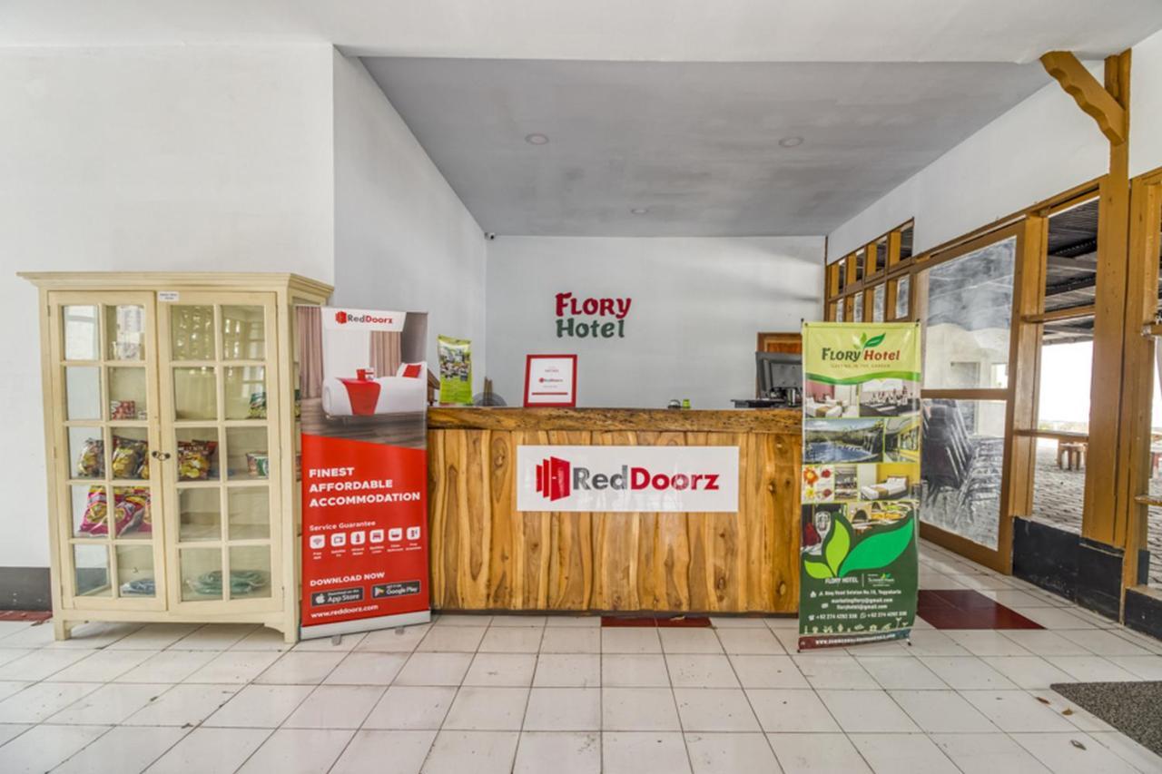 Reddoorz Plus @ Flory Hotel Yogyakarta Kültér fotó