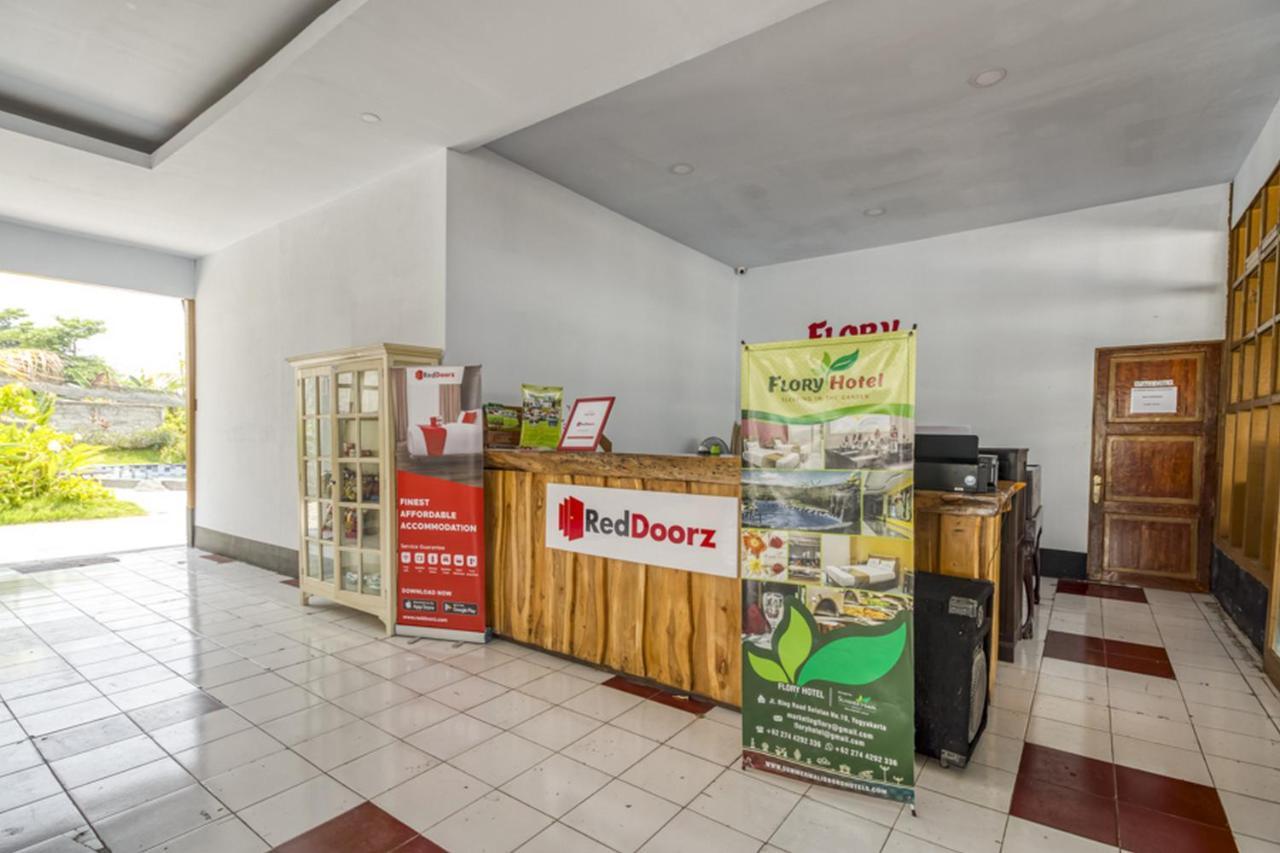 Reddoorz Plus @ Flory Hotel Yogyakarta Kültér fotó