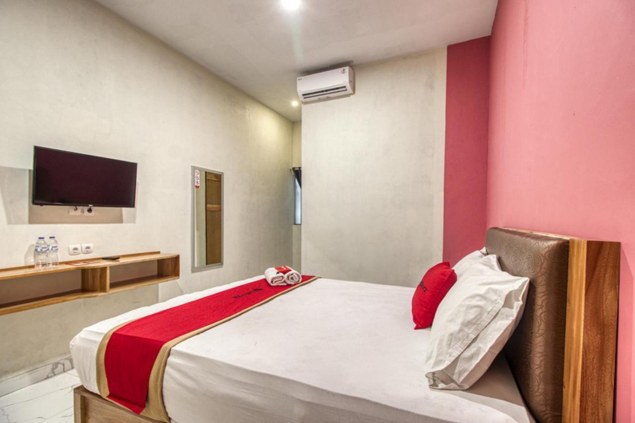 Reddoorz Plus @ Flory Hotel Yogyakarta Kültér fotó