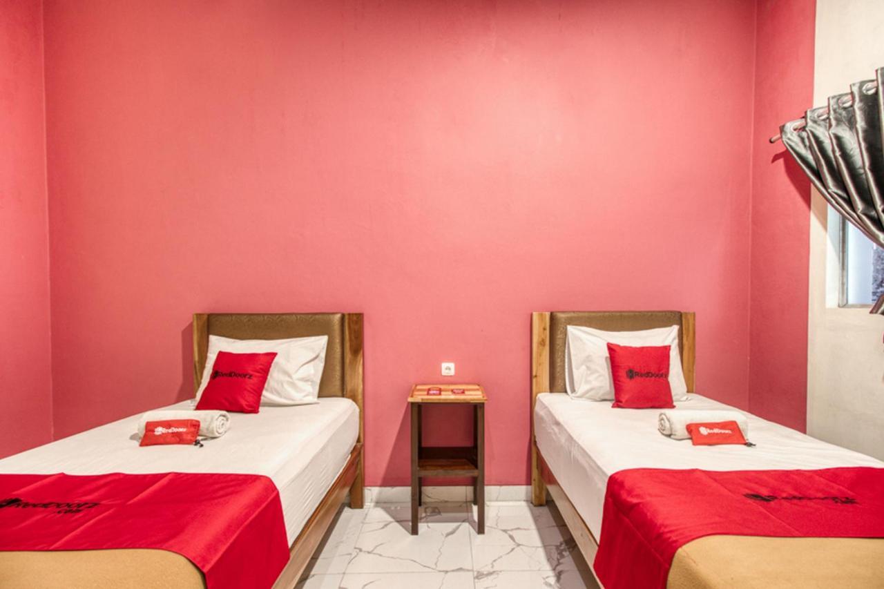 Reddoorz Plus @ Flory Hotel Yogyakarta Kültér fotó