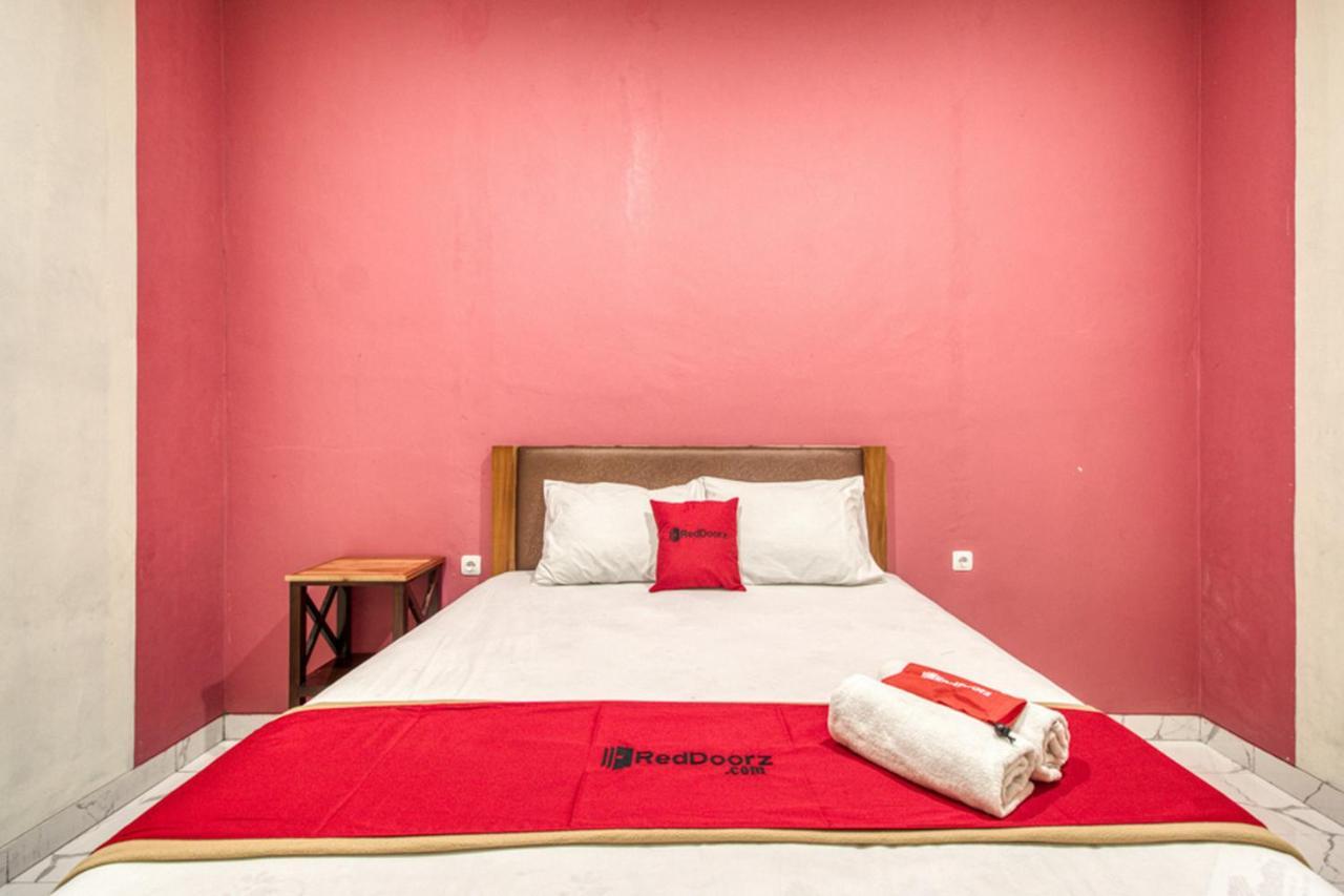 Reddoorz Plus @ Flory Hotel Yogyakarta Kültér fotó
