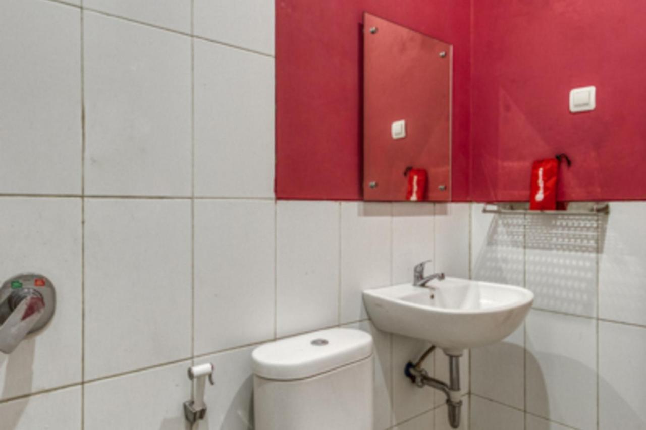 Reddoorz Plus @ Flory Hotel Yogyakarta Kültér fotó